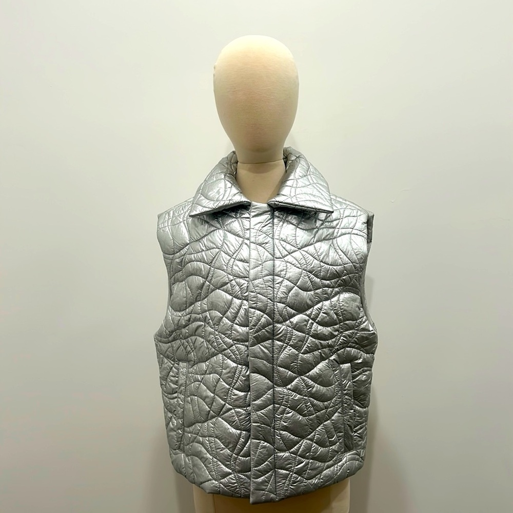ERL VENICE BEACH CA,SILVER PUFFER VEST, SIZE MEDIUM, NWOT